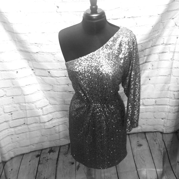 Trina Turk Dresses & Skirts - Trina Turk Pewter Sequin One Sleeve Cocktail Dress
